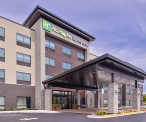 Photo 2 - Holiday Inn Express & Suites Olathe West, an IHG Hotel