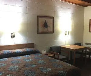 Photo 4 - Lazy U Motel