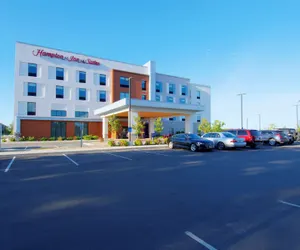 Photo 2 - Hampton Inn & Suites Portland West