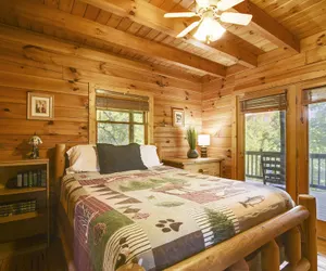 Photo 2 - Mountain Serenity 2 Bedroom Cabin by RedAwning