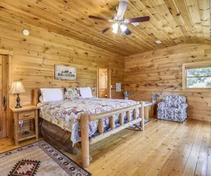 Photo 4 - Mountain Serenity 2 Bedroom Cabin by RedAwning