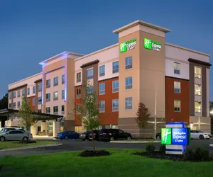 Photo 2 - Holiday Inn Express And Suites Fayetteville South, an IHG Hotel