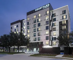 Photo 2 - Courtyard by Marriott Houston Heights/I-10