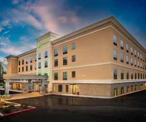 Photo 2 - Holiday Inn St. Louis - Creve Coeur, an IHG Hotel