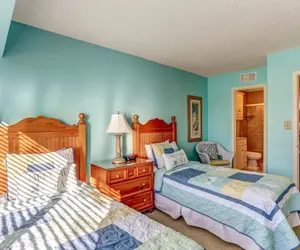 Photo 4 - Private vacation home with free parking!