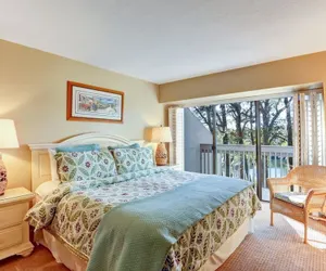 Photo 3 - Private vacation home with free parking!