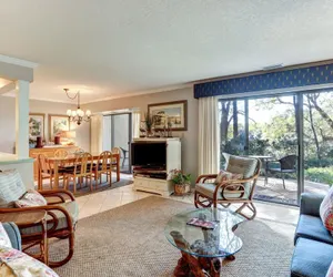Photo 2 - Private vacation home with free parking!