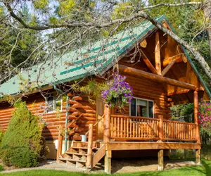 Photo 2 - Cozy log cabin with fireplace and jacuzzi tub, close to skiing