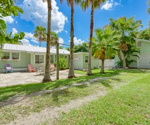 Photo 4 - Cottage Haven-One Minute Walk To The Beach-Private Yards-Keyless Locks
