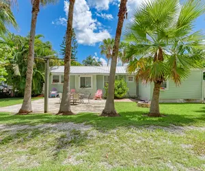 Photo 5 - Cottage Haven-One Minute Walk To The Beach-Private Yards-Keyless Locks