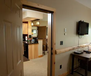 Photo 5 - Cedar River Suite