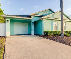 Photo 3 - Beautiful and Private 3 Bedroom near Disney