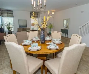 Photo 3 - Luxurious 6 bed villa with south facing pool