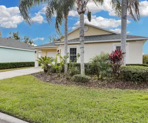 Photo 2 - Serene 4 bed home with lake and conservation views