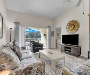 Photo 5 - Serene 4 bed home with lake and conservation views