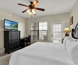 Photo 4 - Beautiful 3BR 3BA Pool View Condo