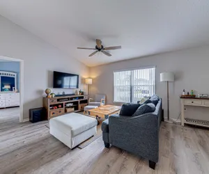 Photo 5 - Family friendly 4 bed home / quiet gated community