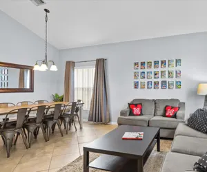 Photo 4 - Stylish 5 Bedroom Lakefront home near Disney