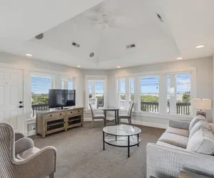 Photo 2 - VH | Swan | 3BR
