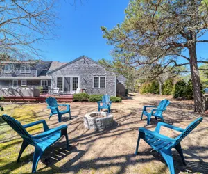 Photo 2 - 4 Bed + 3.5 Bath