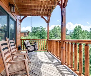 Photo 4 - 4 Bedroom Cabin for 14