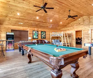Photo 2 - 4 Bedroom Cabin for 14