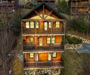 Photo 2 - 4 Bedroom Cabin for 14