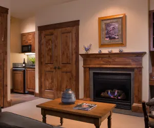 Photo 5 - Luxury 1 Bedroom Parlor Suite Condo