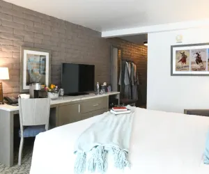 Photo 2 - GR | King Hotel Room with Balcony