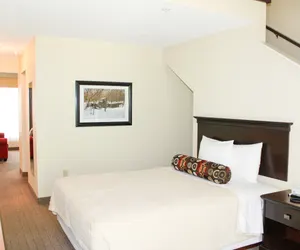 Photo 3 - Iroquois Suites 225