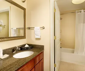 Photo 4 - Studio Suite 1 King Bed Nonsmoking