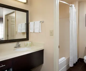 Photo 5 - 2 Bedroom Suite for 8