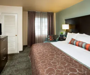 Photo 3 - Accessible 1 Bedroom Queen Suite for 4 - Tub