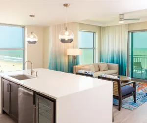 Photo 4 - 3BR Hotel Room (Signature)