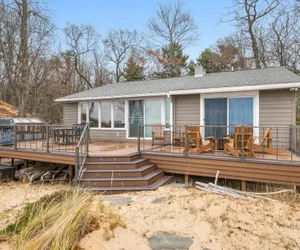 Photo 5 - XXX 3 Bed - 2 Bath House Idlewild