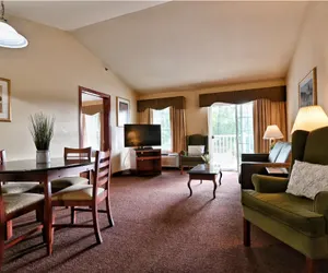 Photo 2 - Two Bedroom Suite with Bunkbeds for 6