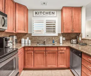 Photo 4 - 3 Bedroom Condo
