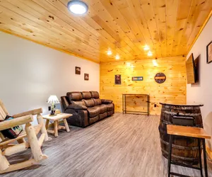 Photo 4 - 2 Bedroom Cabin