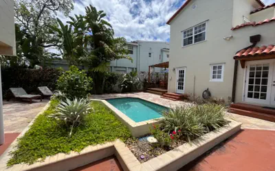 Luxurious 5-Bedroom House with Pool & Beach Access in West Palm Beach