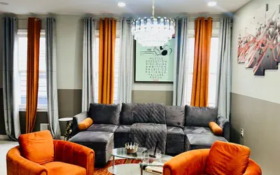 Newark Airport/Prudential center/NYC suites modern