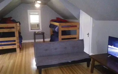 Historic Twin Tudors Inn Northwest Room w/Loft (KP1404NWLoft)