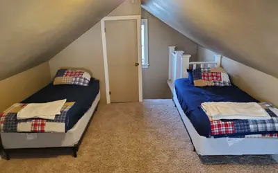 Historic Twin Tudors Inn Northwest Room w/Loft (KP1400NWLoft)