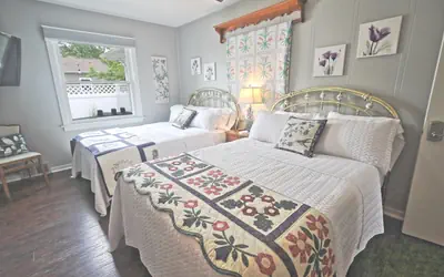 2 Doubles in Bed & Breakfast + Hot Tub