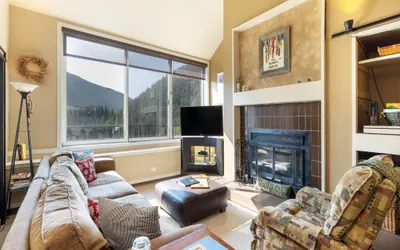 2105 The Pines