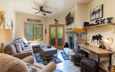 8115 Arapahoe Lodge