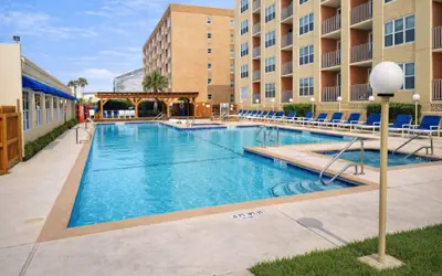 * BBQ Pits *Private Beach Access * Pool & Hot Tub