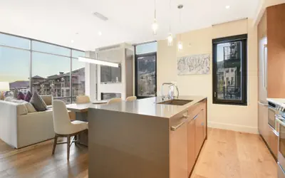 Luxurious 1 BR in Canyons Village-Ski in/ski out! Save 20% on 7+ Nights!