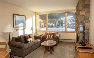 1538 Lakeshore