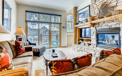 Premiere 2Br Townhome - Shuttle to Slopes. Kids Ski Free!