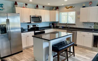 Beachgate Condo Suites and Hotel 211